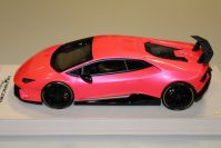 MR Collection  Lamborghini Lamborghini Huracan Performante - PINK GLOSS MET - Pink Gloss
