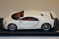 MR Collection  Bugatti Bugatti Chiron - COFFEE WHITE - Red Matt