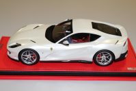 MR Collection 2017 Ferrari Ferrari 812 Superfast - FUJI WHITE PEARL - Fuji White