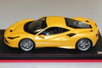 MR Collection  Ferrari Ferrari F8 Tributo - GIALLO TRISTRATO - Yellow Tristrato