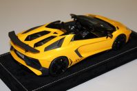 MR Collection 2015 Lamborghini Lamborghini Aventador LP750-4 Roadster SV - GIALLO ORION - Orion Yellow